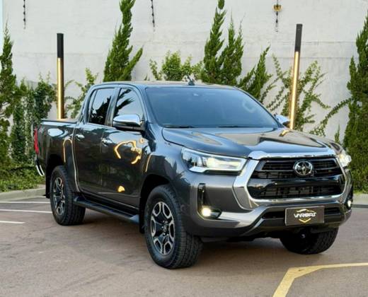 TOYOTA HILUX 2.8 D-4D TURBO DIESEL CD SRX 4X4 AUTOMÁTICO TOYOTA HILUX 2.8 D-4D TURBO DIESEL CD SRX 4X4 AUTOMÁTICO